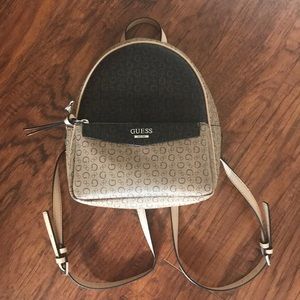 Guess ❓logo back pack, brand new! ♥️